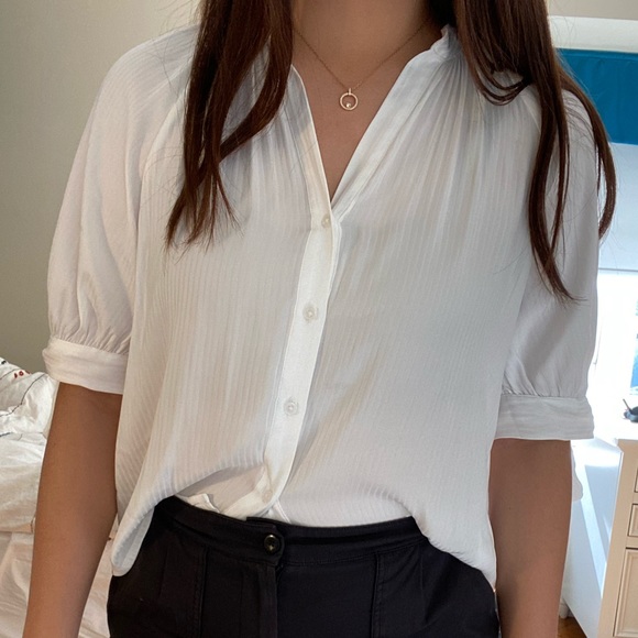 Button down Blouse with ties on sleeves - Picture 1 of 4